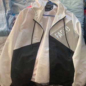 Five.by.five medium windbreaker comes with matching pants